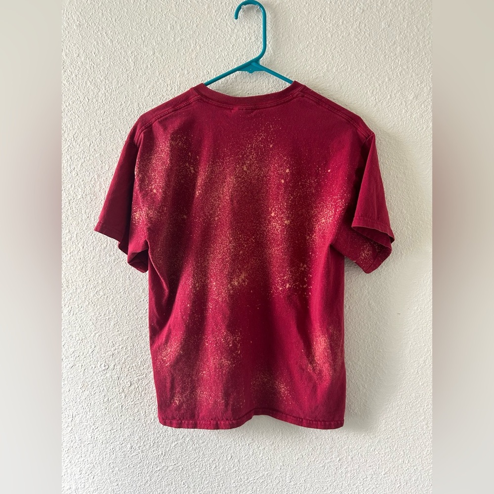 Gildan Medium Bleach Dyed Horse Graphic Tee | Red Distressed Style - Picture 6 of 9